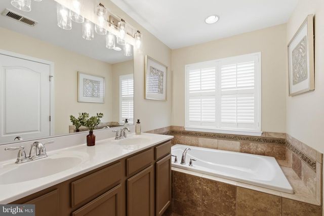 627 AVA CIR NE, Washington, DC 20017