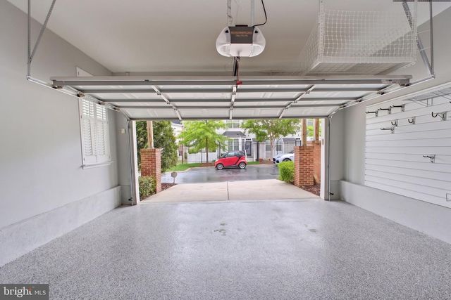 627 AVA CIR NE, Washington, DC 20017