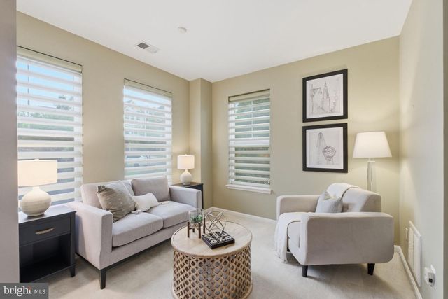 627 AVA CIR NE, Washington, DC 20017