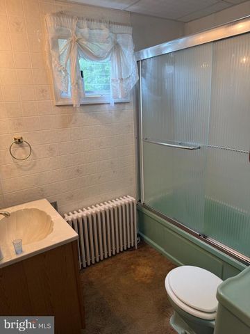 37 E SAVORY ST, Pottsville, PA 17901