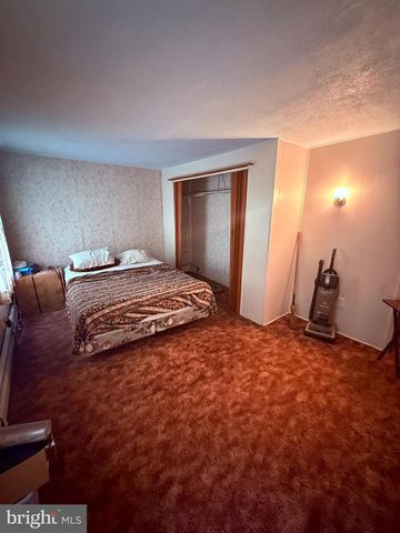 37 E SAVORY ST, Pottsville, PA 17901