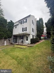 37 E SAVORY ST, Pottsville, PA 17901