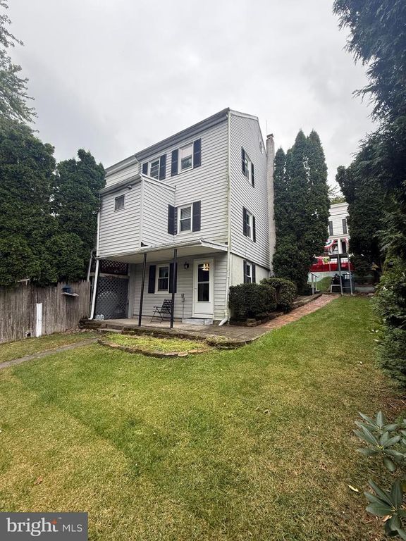 37 E SAVORY ST, Pottsville, PA 17901