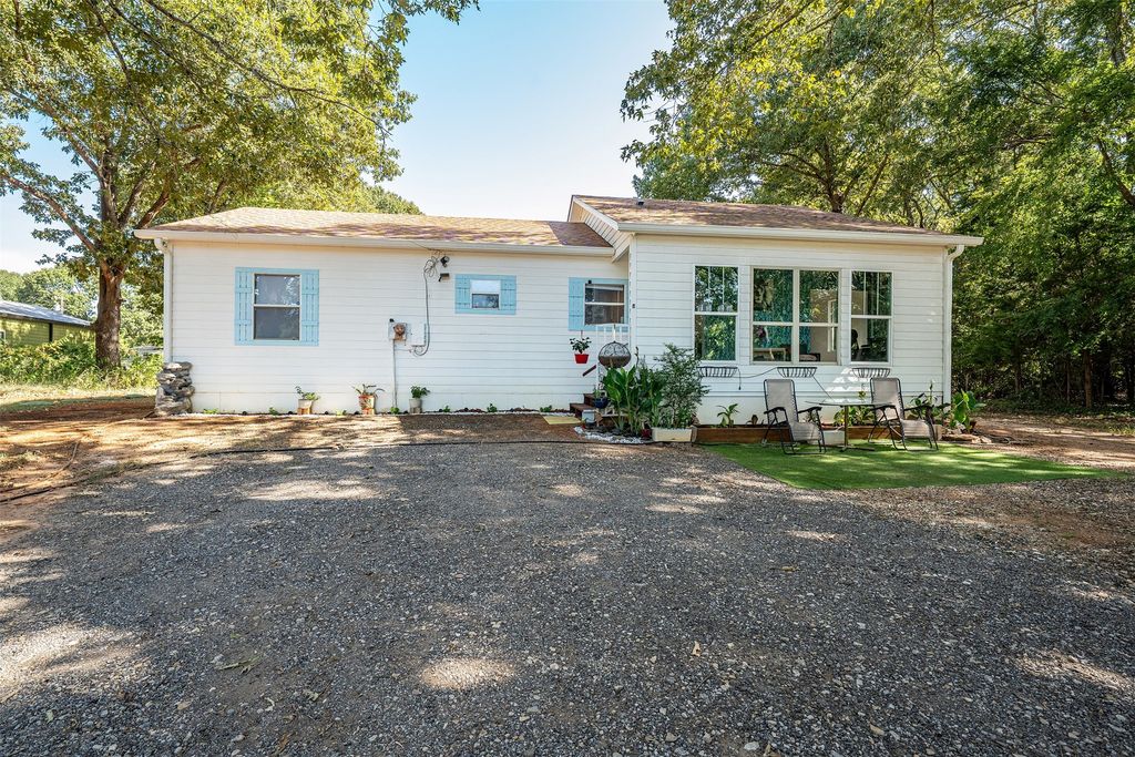 629 El Paso, Bullard, TX 75757
