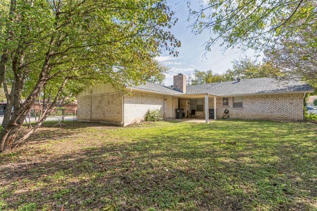 6300 Wheaton Drive, Fort Worth, TX 76133