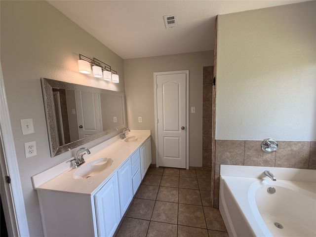 2131 Post Wood Lane, Arlington, TX 76018