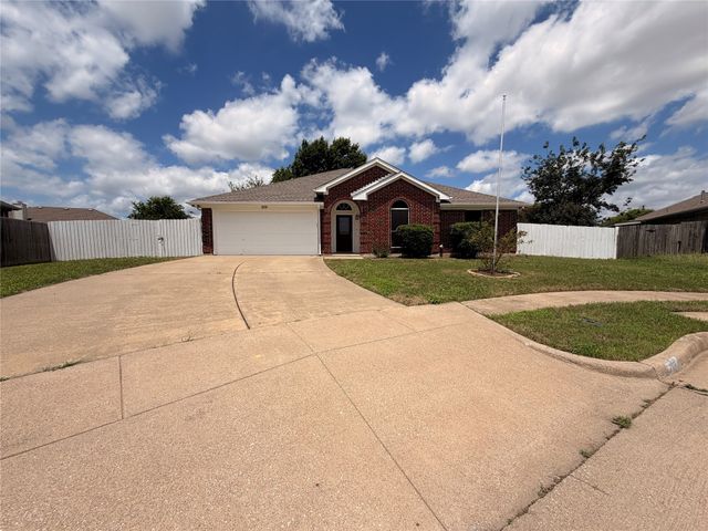 2131 Post Wood Lane, Arlington, TX 76018