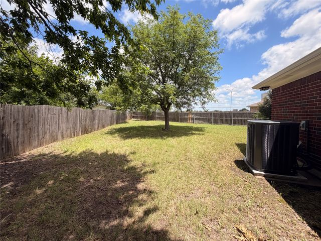 2131 Post Wood Lane, Arlington, TX 76018