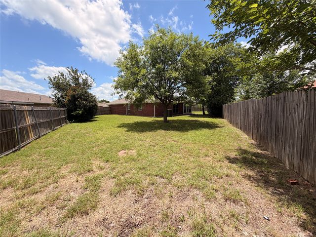 2131 Post Wood Lane, Arlington, TX 76018