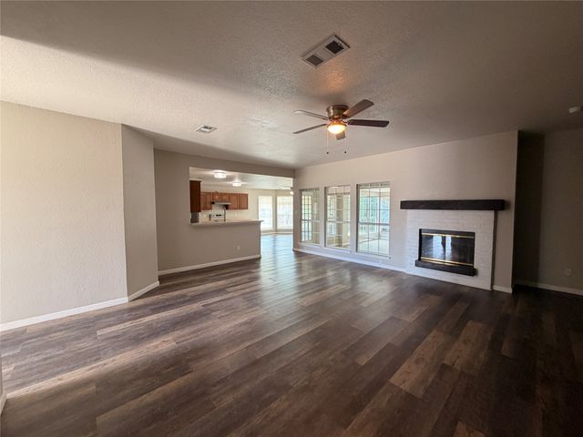2131 Post Wood Lane, Arlington, TX 76018