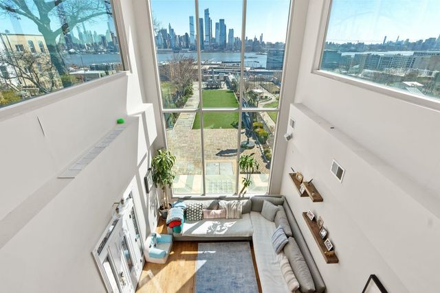 438 GREGORY AVE, Weehawken, NJ 07086