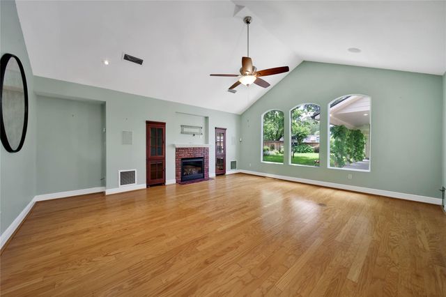 1583 Sue Barnett Drive, Houston, TX 77018