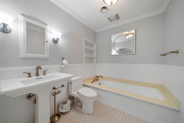 1583 Sue Barnett Drive, Houston, TX 77018