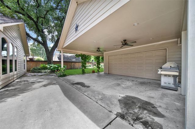 1583 Sue Barnett Drive, Houston, TX 77018