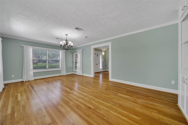 1583 Sue Barnett Drive, Houston, TX 77018