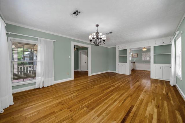 1583 Sue Barnett Drive, Houston, TX 77018