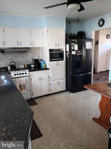 3872 OAKLEIGH DR, York, PA 17402