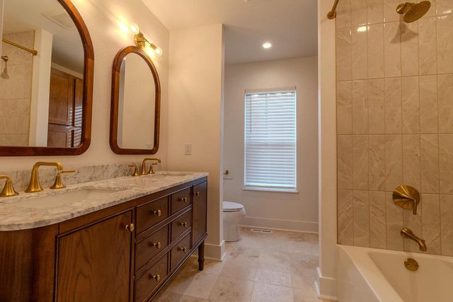 1800 E Hillcrest AVENUE, Milwaukee, WI 53207