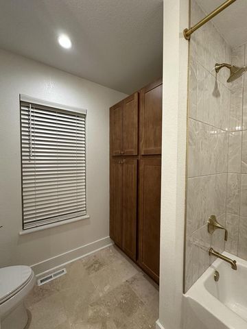 1800 E Hillcrest AVENUE, Milwaukee, WI 53207