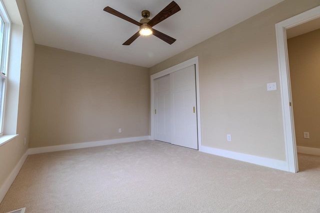 1800 E Hillcrest AVENUE, Milwaukee, WI 53207