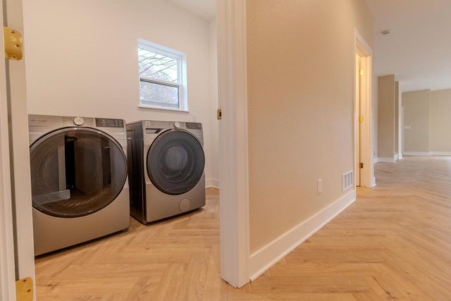 1800 E Hillcrest AVENUE, Milwaukee, WI 53207