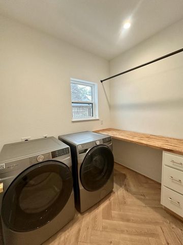 1800 E Hillcrest AVENUE, Milwaukee, WI 53207