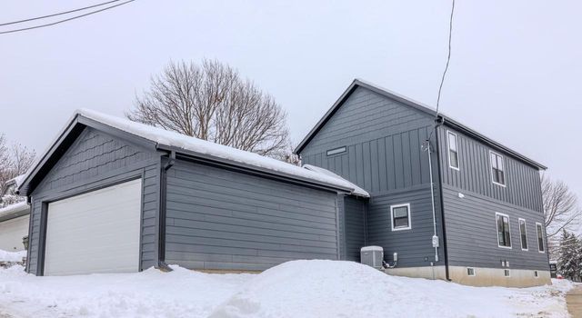 1800 E Hillcrest AVENUE, Milwaukee, WI 53207