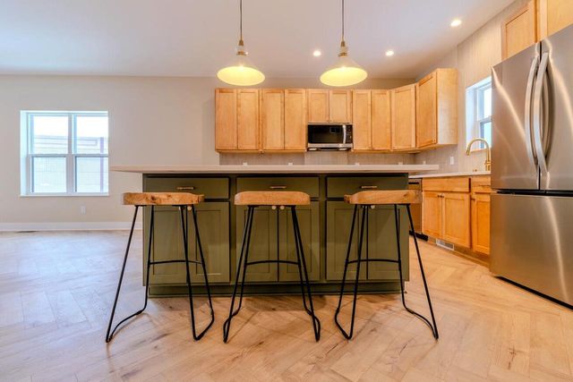 1800 E Hillcrest AVENUE, Milwaukee, WI 53207