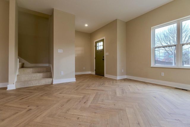 1800 E Hillcrest AVENUE, Milwaukee, WI 53207