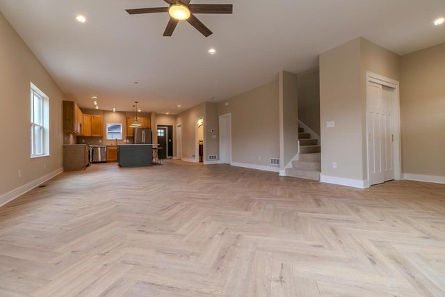 1800 E Hillcrest AVENUE, Milwaukee, WI 53207