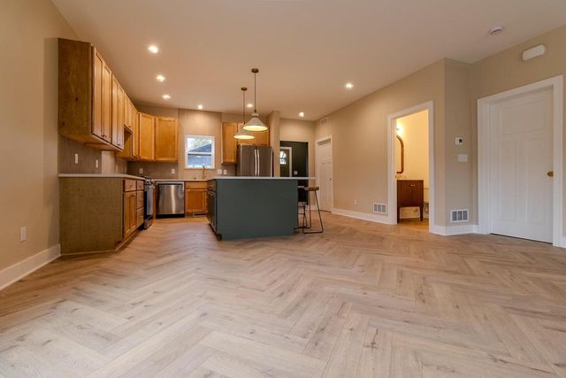 1800 E Hillcrest AVENUE, Milwaukee, WI 53207