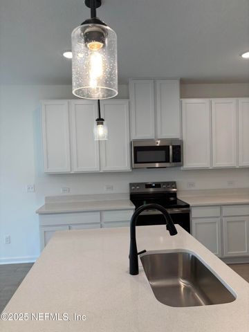 6990 MIRAGE Street, Jacksonville, FL 32244