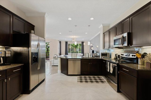 2086 Foxtail View Ct, West Palm Beach, FL 33411