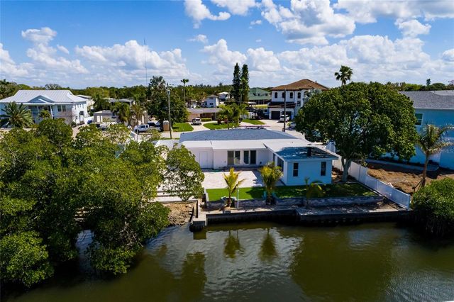 9046 TREASURE LANE NE, St Petersburg, FL 33702