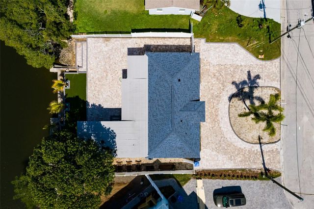 9046 TREASURE LANE NE, St Petersburg, FL 33702