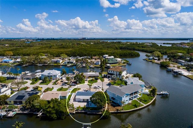 9046 TREASURE LANE NE, St Petersburg, FL 33702