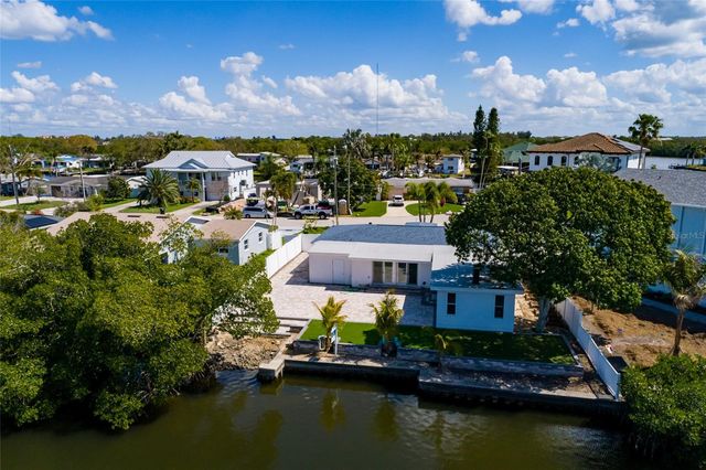 9046 TREASURE LANE NE, St Petersburg, FL 33702