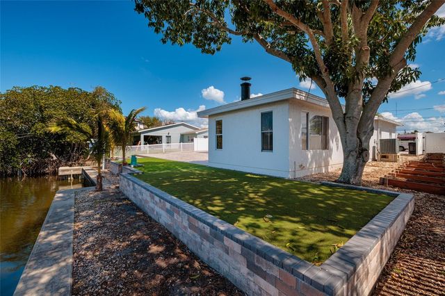 9046 TREASURE LANE NE, St Petersburg, FL 33702