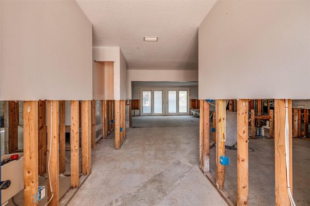 9046 TREASURE LANE NE, St Petersburg, FL 33702