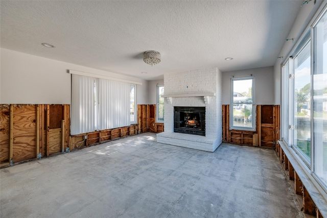 9046 TREASURE LANE NE, St Petersburg, FL 33702