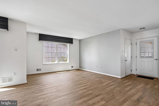 5697 CRABAPPLE DR, Frederick, MD 21703
