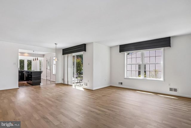 5697 CRABAPPLE DR, Frederick, MD 21703