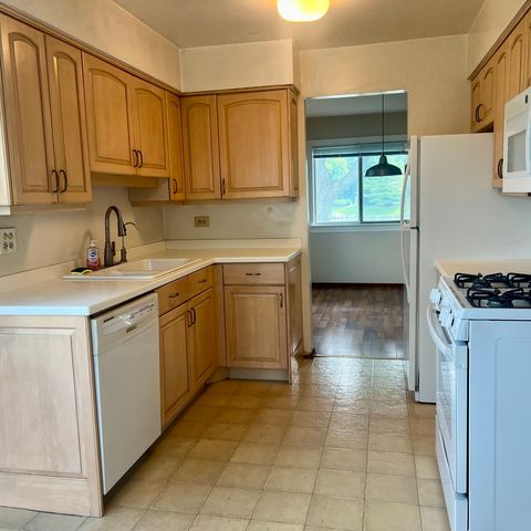 1565 Coloma Court S, Wheaton, IL 60189