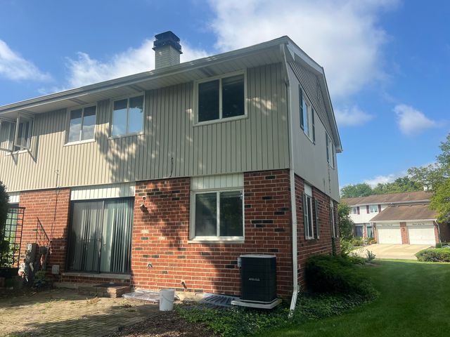 1565 Coloma Court S, Wheaton, IL 60189