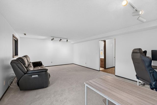 1442 Arden View Drive, Arden Hills, MN 55112