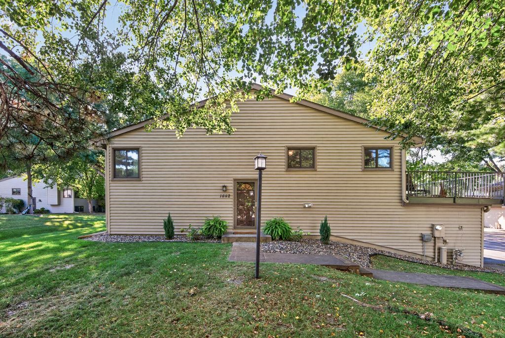 1442 Arden View Drive, Arden Hills, MN 55112