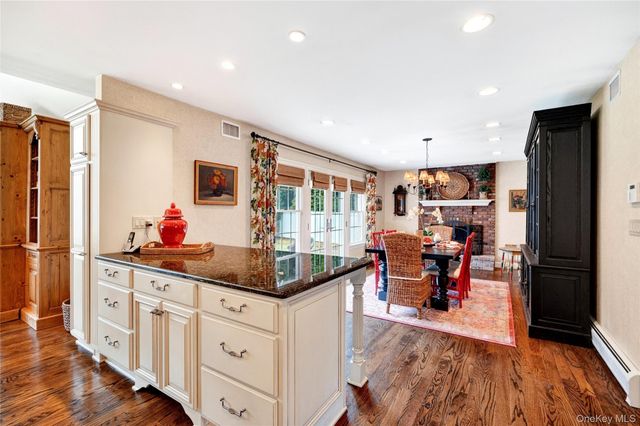 6 Oxford Court, New City, NY 10956