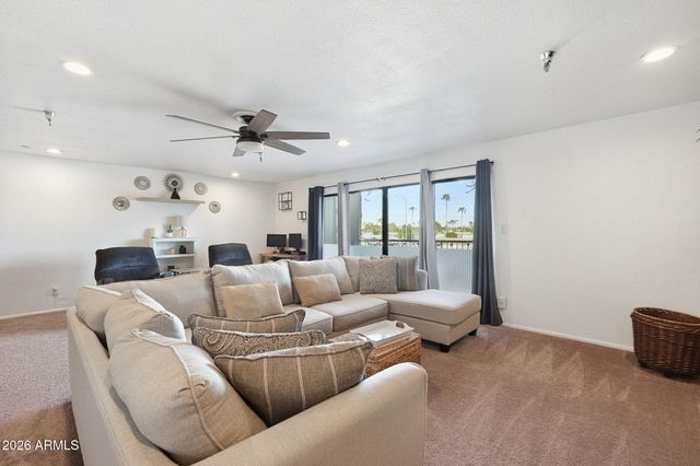 425 S PARKCREST Street 327, Mesa, AZ 85206