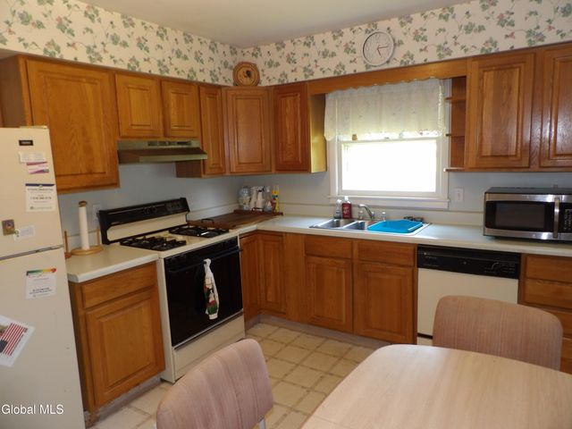 30 Donegal Avenue, Troy, NY 12180