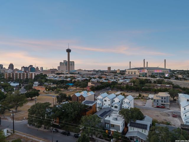 562 McMonigal Pl., San Antonio, TX 78210